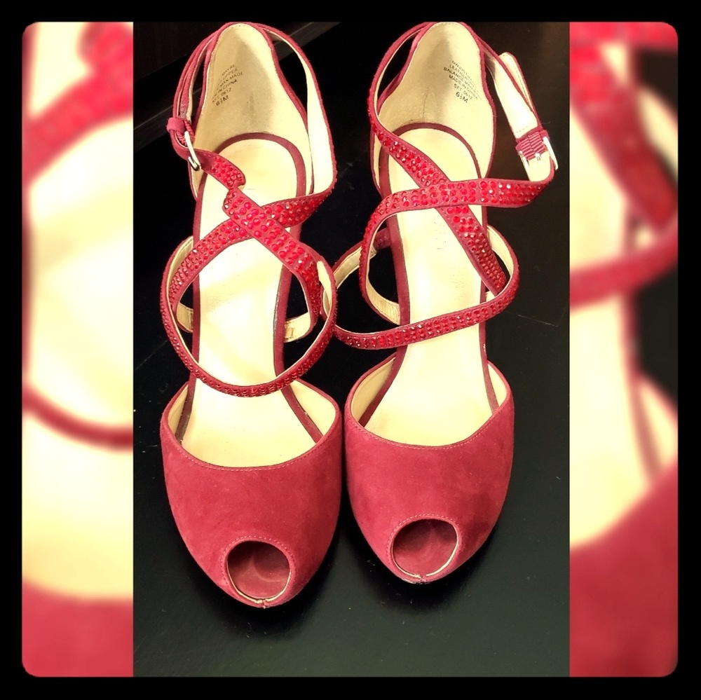 **SOLD**Nine West Peep toe heels